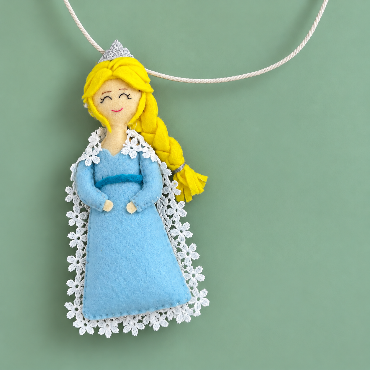 Frozen Elsa & Anna Name Hanging — detail
